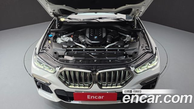 BMW X6 M50i