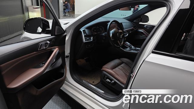 BMW X6 M50i