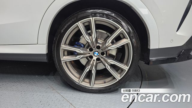 BMW X6 M50i