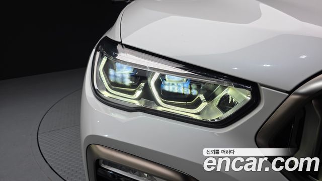 BMW X6 M50i