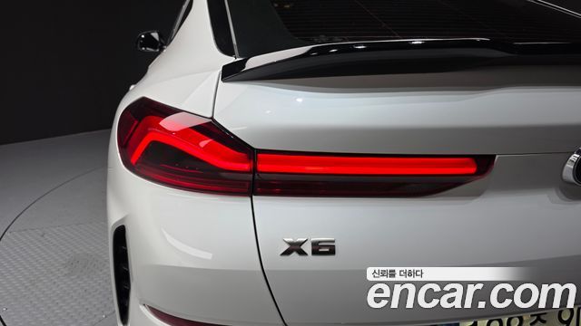BMW X6 M50i