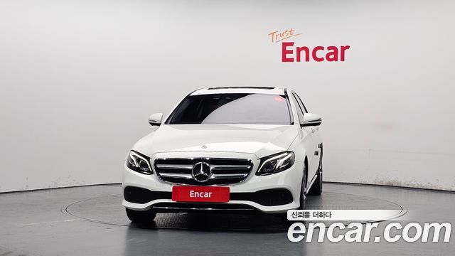 Mercedes-Benz E-Class E300 4MATIC Avnatgarde