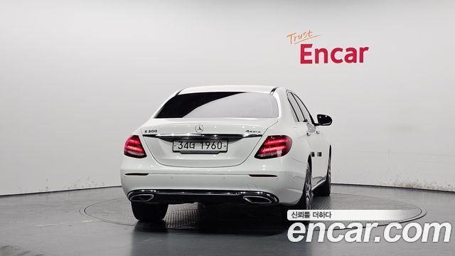 Mercedes-Benz E-Class E300 4MATIC Avnatgarde