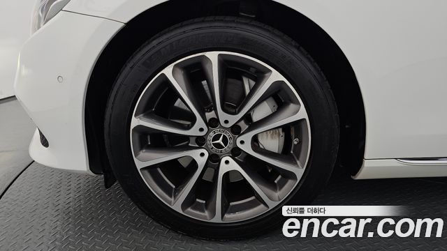 Mercedes-Benz E-Class E300 4MATIC Avnatgarde