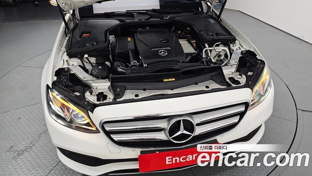 Mercedes-Benz E-Class E300 4MATIC Avnatgarde