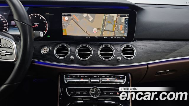 Mercedes-Benz E-Class E300 4MATIC Avnatgarde