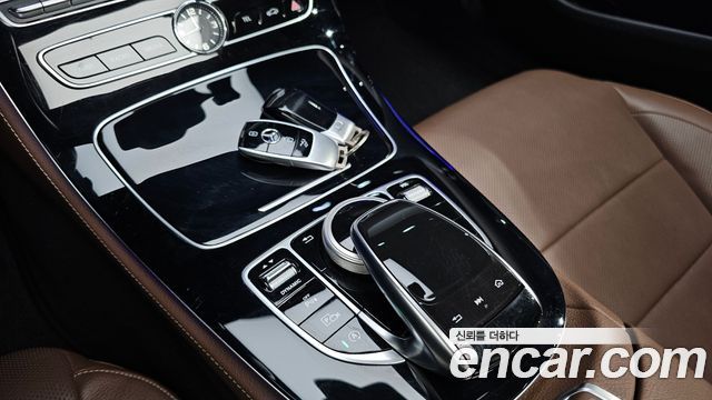 Mercedes-Benz E-Class E300 4MATIC Avnatgarde