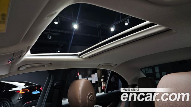 Mercedes-Benz E-Class E300 4MATIC Avnatgarde