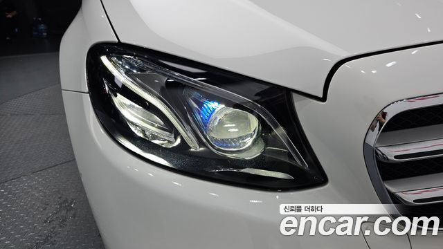 Mercedes-Benz E-Class E300 4MATIC Avnatgarde
