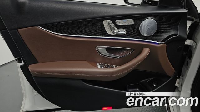 Mercedes-Benz E-Class E300 4MATIC Avnatgarde