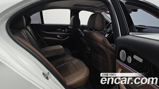 Mercedes-Benz E-Class E300 4MATIC Avnatgarde