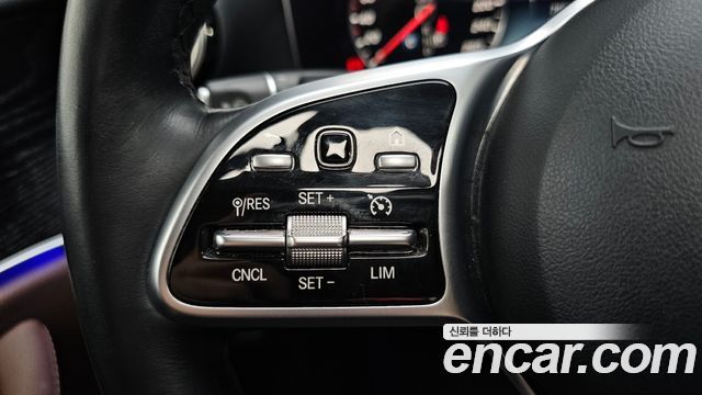 Mercedes-Benz E-Class E300 4MATIC Avnatgarde