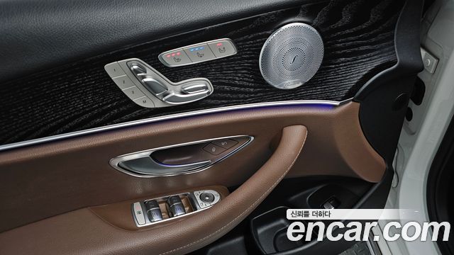 Mercedes-Benz E-Class E300 4MATIC Avnatgarde