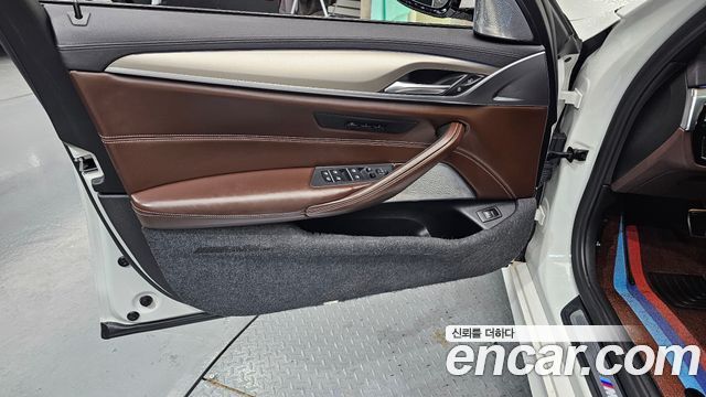 BMW 5-Series 530i M Sport Package Plus