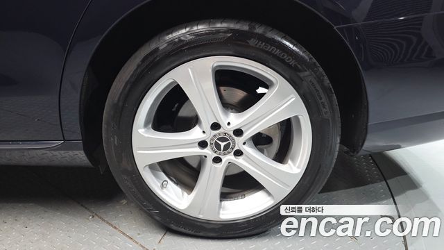 Mercedes-Benz E-Class E220d 4MATIC Avantgarde