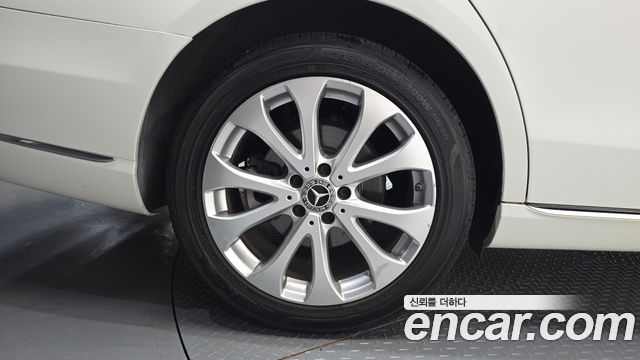 Mercedes-Benz E-Class E300 Exclusive
