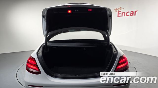Mercedes-Benz E-Class E300 Exclusive