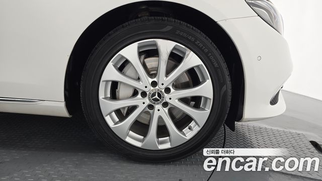 Mercedes-Benz E-Class E300 Exclusive