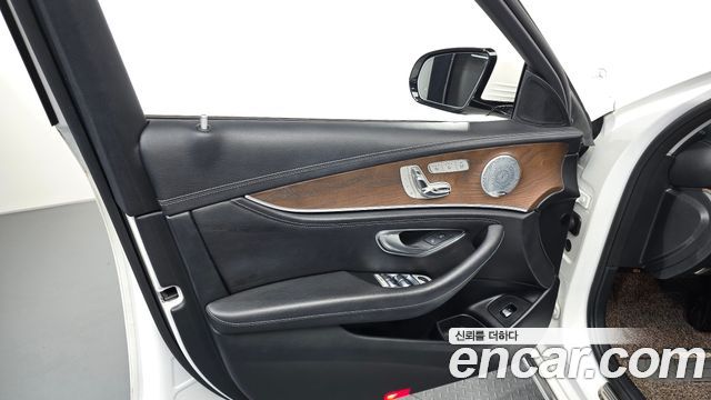 Mercedes-Benz E-Class E300 Exclusive