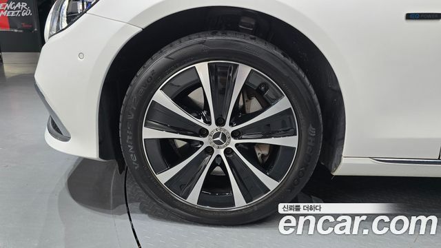 Mercedes-Benz E-Class E300e 4MATIC Exclusive