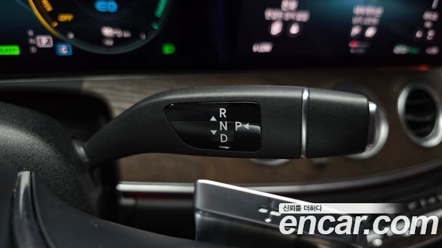 Mercedes-Benz E-Class E300e 4MATIC Exclusive