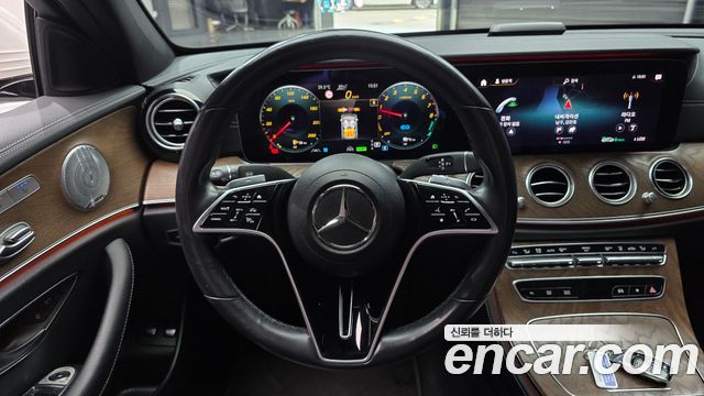Mercedes-Benz E-Class E300e 4MATIC Exclusive