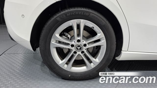 Mercedes-Benz A-Class A220 Hatchback