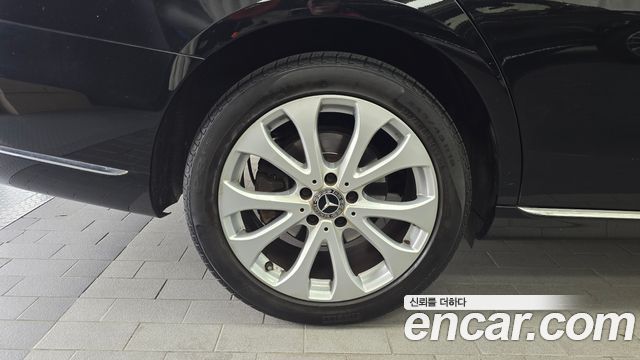 Mercedes-Benz E-Class E220d Exclusive