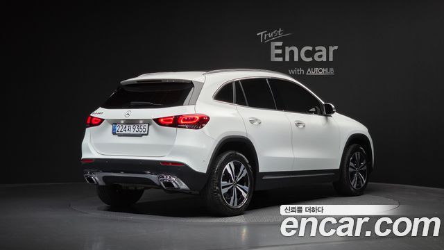 Mercedes-Benz GLA-Class GLA220