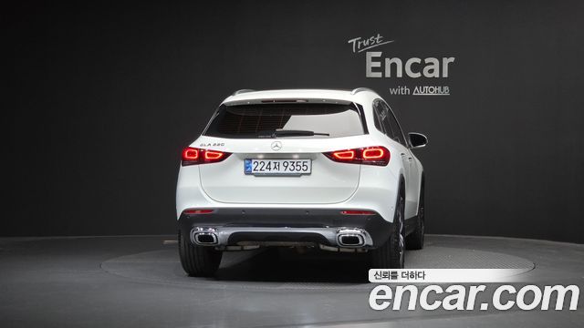 Mercedes-Benz GLA-Class GLA220