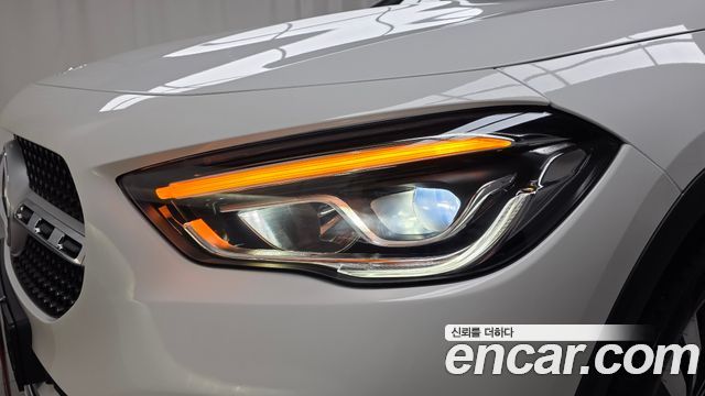 Mercedes-Benz GLA-Class GLA220