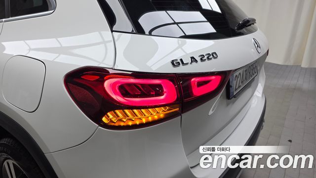Mercedes-Benz GLA-Class GLA220