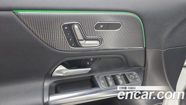 Mercedes-Benz GLA-Class GLA220