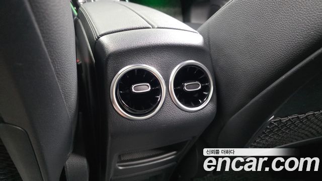 Mercedes-Benz GLA-Class GLA220