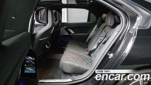 BMW 7-Series 740i xDrive M Sport