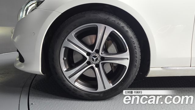 Mercedes-Benz E-Class E300 Avantgarde