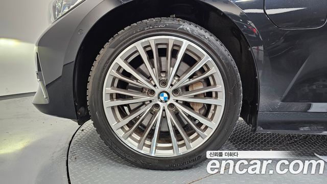 BMW 3-Series 330e Luxury
