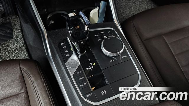 BMW 3-Series 330e Luxury