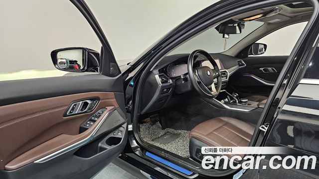 BMW 3-Series 330e Luxury