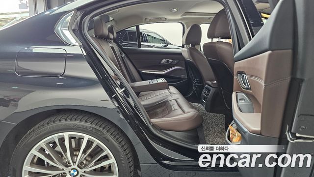 BMW 3-Series 330e Luxury
