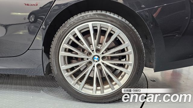 BMW 3-Series 330e Luxury