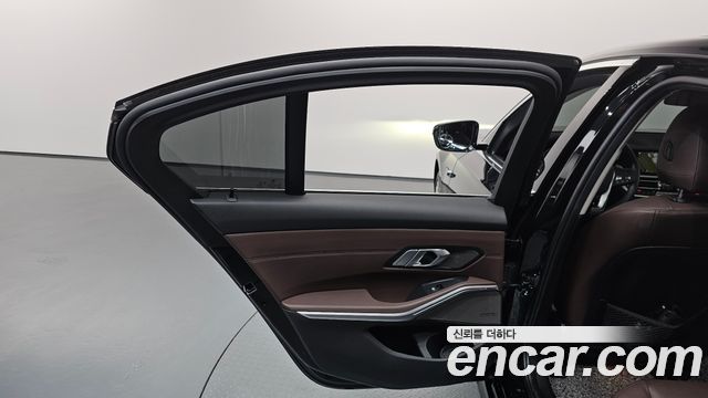 BMW 3-Series 330e Luxury