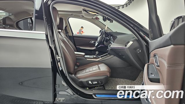 BMW 3-Series 330e Luxury
