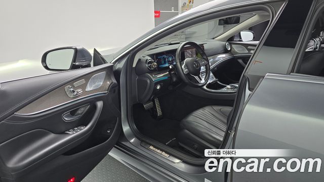 Mercedes-Benz CLS-Class CLS300d AMG Line
