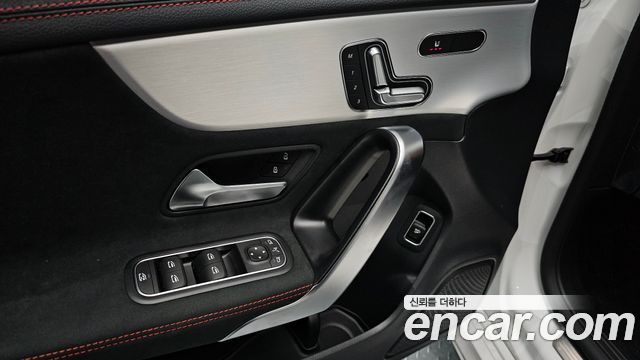 Mercedes-Benz CLA-Class CLA250 4MATIC