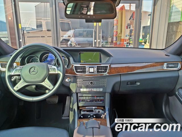 Mercedes-Benz E-Class E300 Elegance