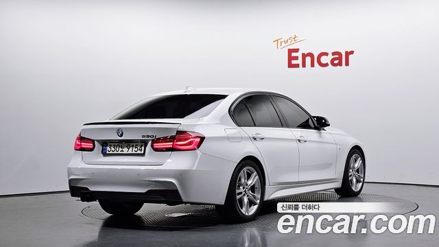 BMW 3-Series 330i M Sport Shadow