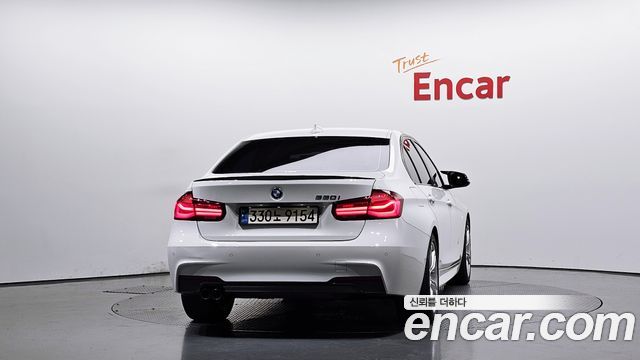BMW 3-Series 330i M Sport Shadow