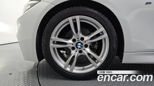 BMW 3-Series 330i M Sport Shadow