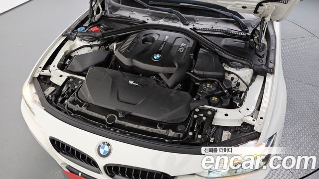 BMW 3-Series 330i M Sport Shadow